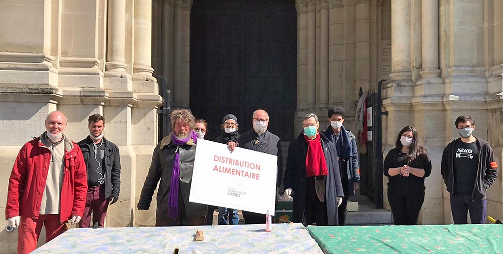 distribution alimentaire covid-19 avec Mgr Aupetit