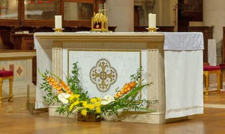 Décoration de l'église de Saint-Ambroise par l'Art floral