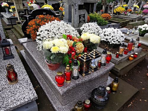 cimetière bougie fleurs