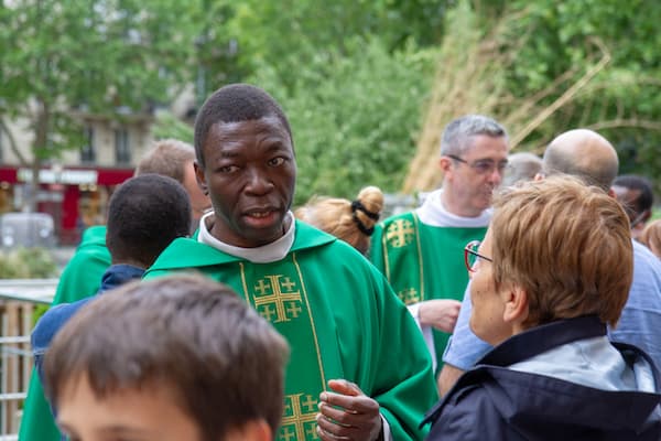 Père Léandre MBAYDEYO à Paris