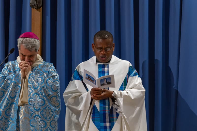 Père Narcisse RURENGA avec Mgr JACHIET