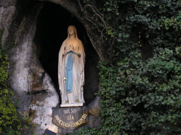 Lourdes Vierge grotte