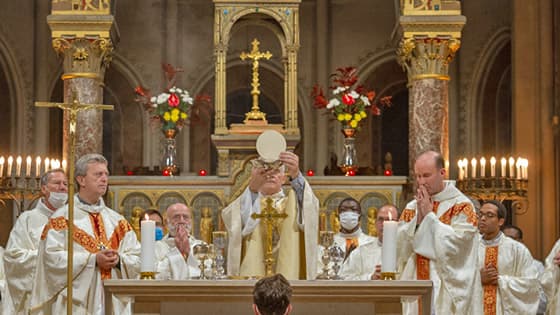 Récitez une prière de communion spirituelle pendant la communion