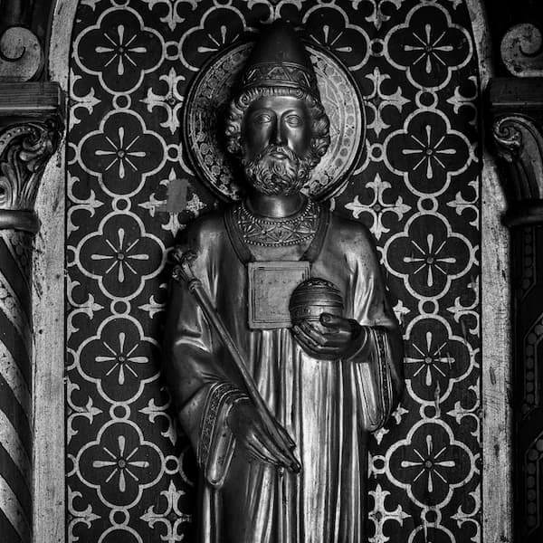 Saint sur le tabernacle