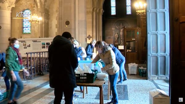 Distribution de repas Ă Saint Ambroise de Paris