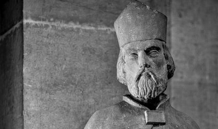 Saint Ambroise sculpture tête