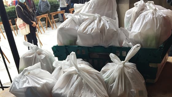 Distribution de repas des sœurs de mère Teresa à Paris