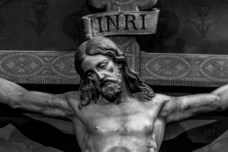 tête du Christ sur la croix