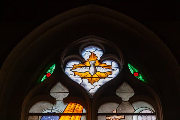 Esprit-Saint vitrail