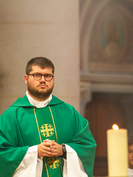Père Maxime Petit en mission d'étude à Saint Ambroise