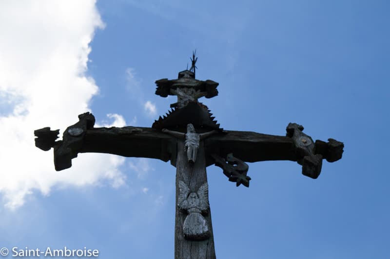 Croix Glorieuse en bois