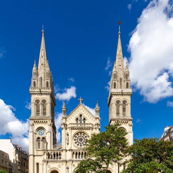 Saint Ambroise église vue de la façade principale