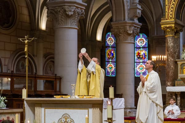 1ère communion 2022 des enfants à Saint Ambroise