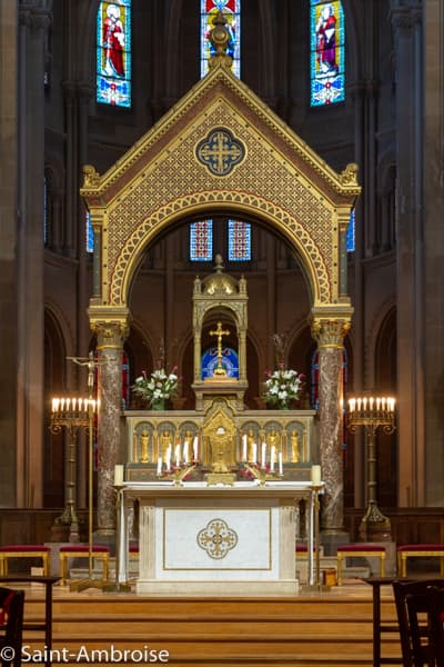 adoration au grand autel, église ouverte Saint Ambroise
