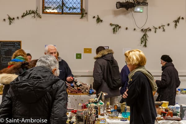 Préparation marché de Noël - Stand brocante