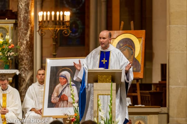 Messe de Sainte Teresa de Calcutta avec le père Pascal Nègre