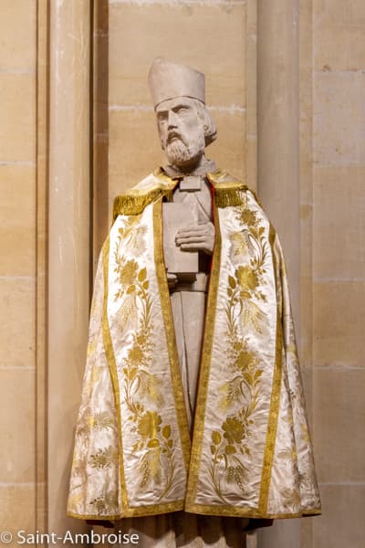 Saint Ambroise Sculpture avec ses habits