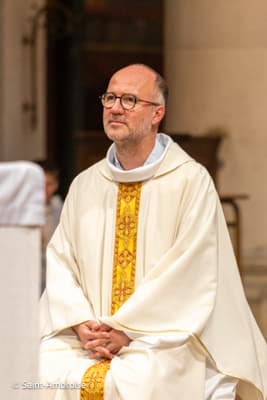 père Olivier Gravouille à la paroisse de Saint Ambroise