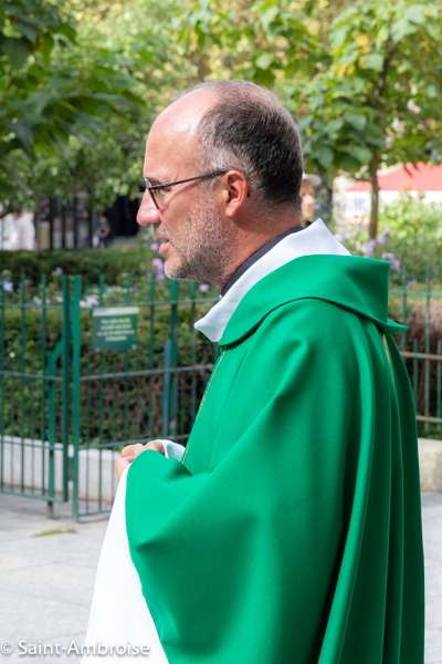 père Olivier GRAVOUILLE à Saint Ambroise