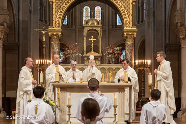 1ère communion 2025 des enfants à Saint Ambroise
