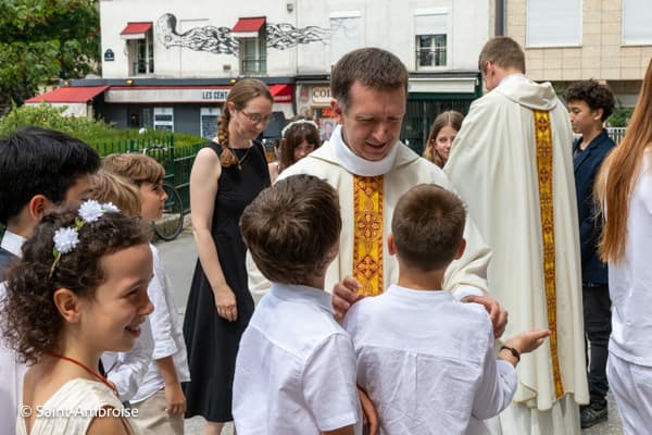 1ère communion 2025 des enfants à Saint Ambroise