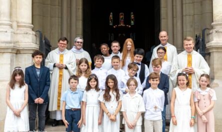 1ère communion 2025 des enfants à Saint Ambroise